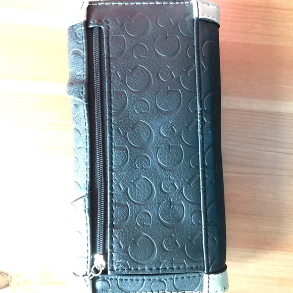 Guess wallet - Picture 2 of 3